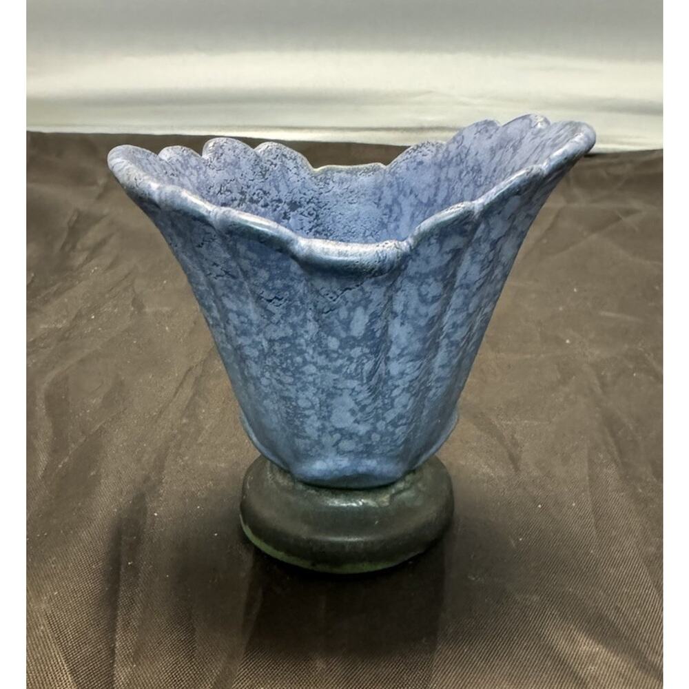 Weller Fan Vase Blue Speckled Top Green Base Signed Thick Mold Ridged Exterior